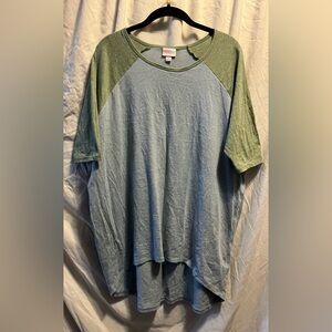LuLaRoe Randy T-shirt size medium